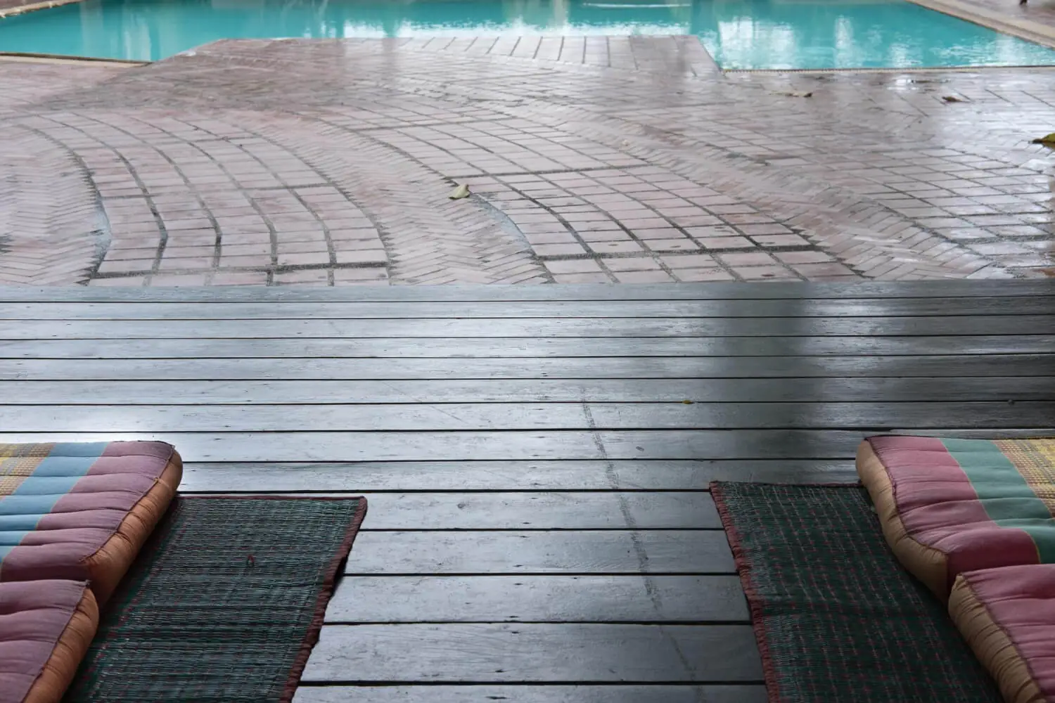 najlepsze pomysły na podłoże pod basen